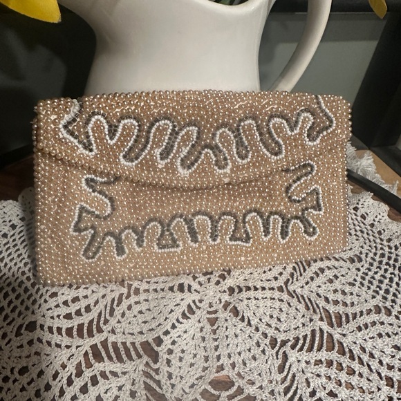 Handbags - 4/$16 Elegant Beaded Clutch